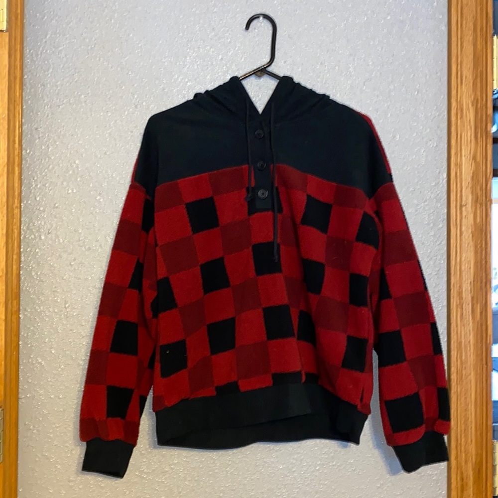Worn once. Comes with 1 extra button.